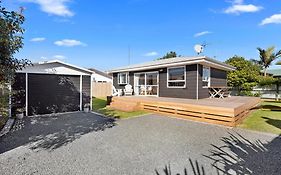 The Black Bach - Mt Maunganui Holiday Home